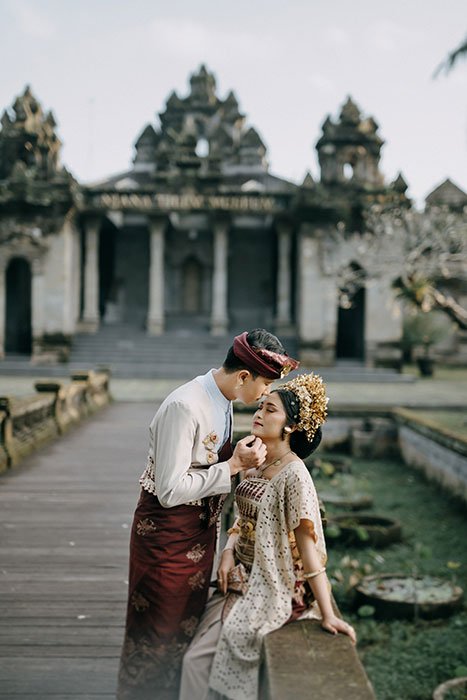 Pawiwahan : Sastrawan & Eka