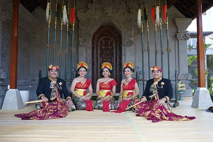 Upakara Mepandes : Keluarga A.A. Gde Agung Smara Putra dan A.A. Putri Mas Agung